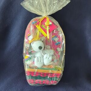 Whitman's 2004 Snoopy Vintage/Collectible Easter Basket